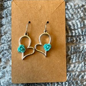 Heart earrings with teal flower.